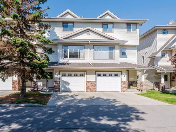 28 Country Hills CV NW, Calgary, AB T3K 5G8