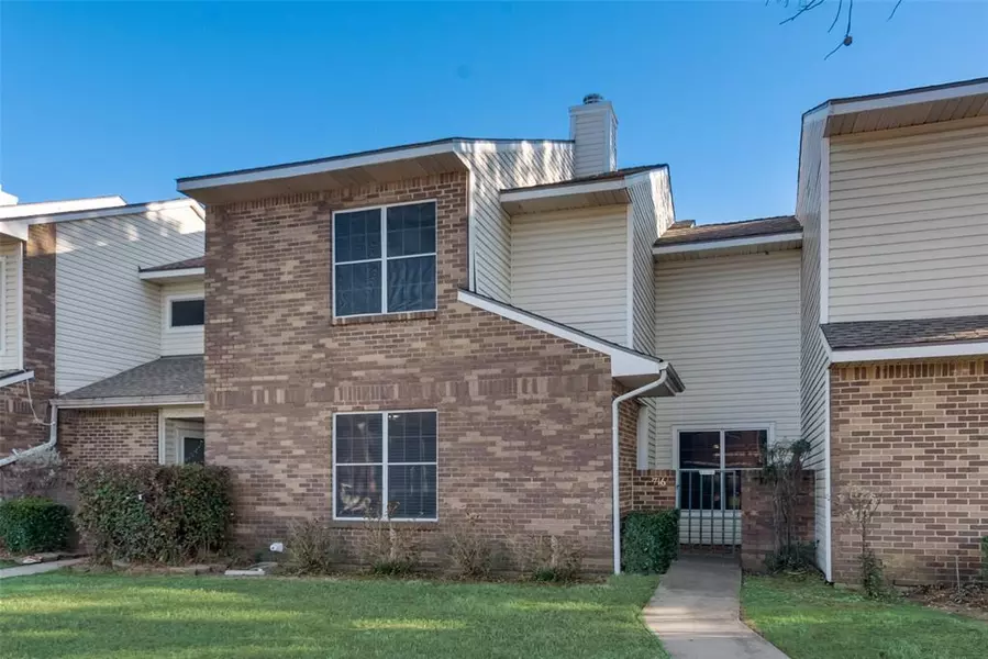 716 Woodbend Drive, Lewisville, TX 75067