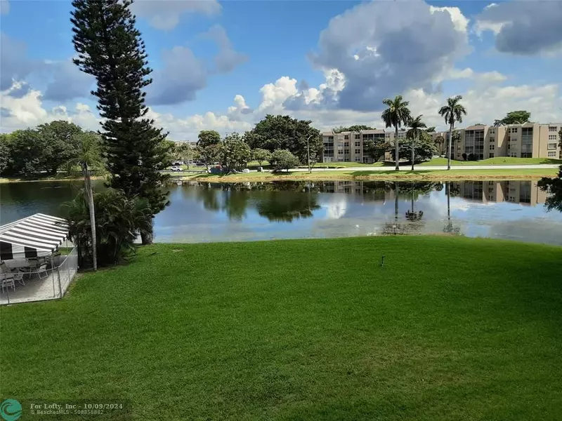 9470 Poinciana Pl  #309, Davie, FL 33324