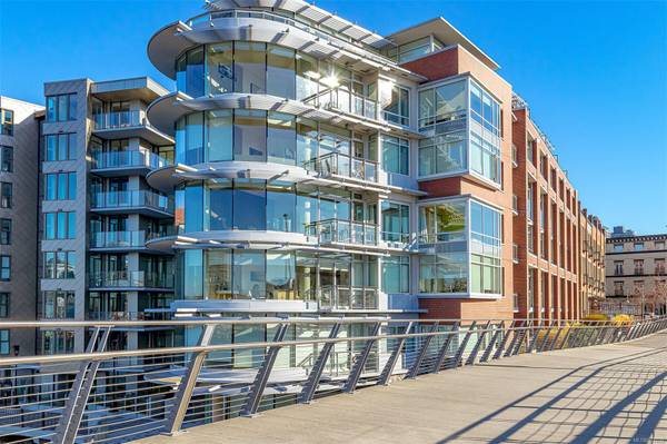 456 Pandora Ave #402, Victoria, BC V8W 0E3