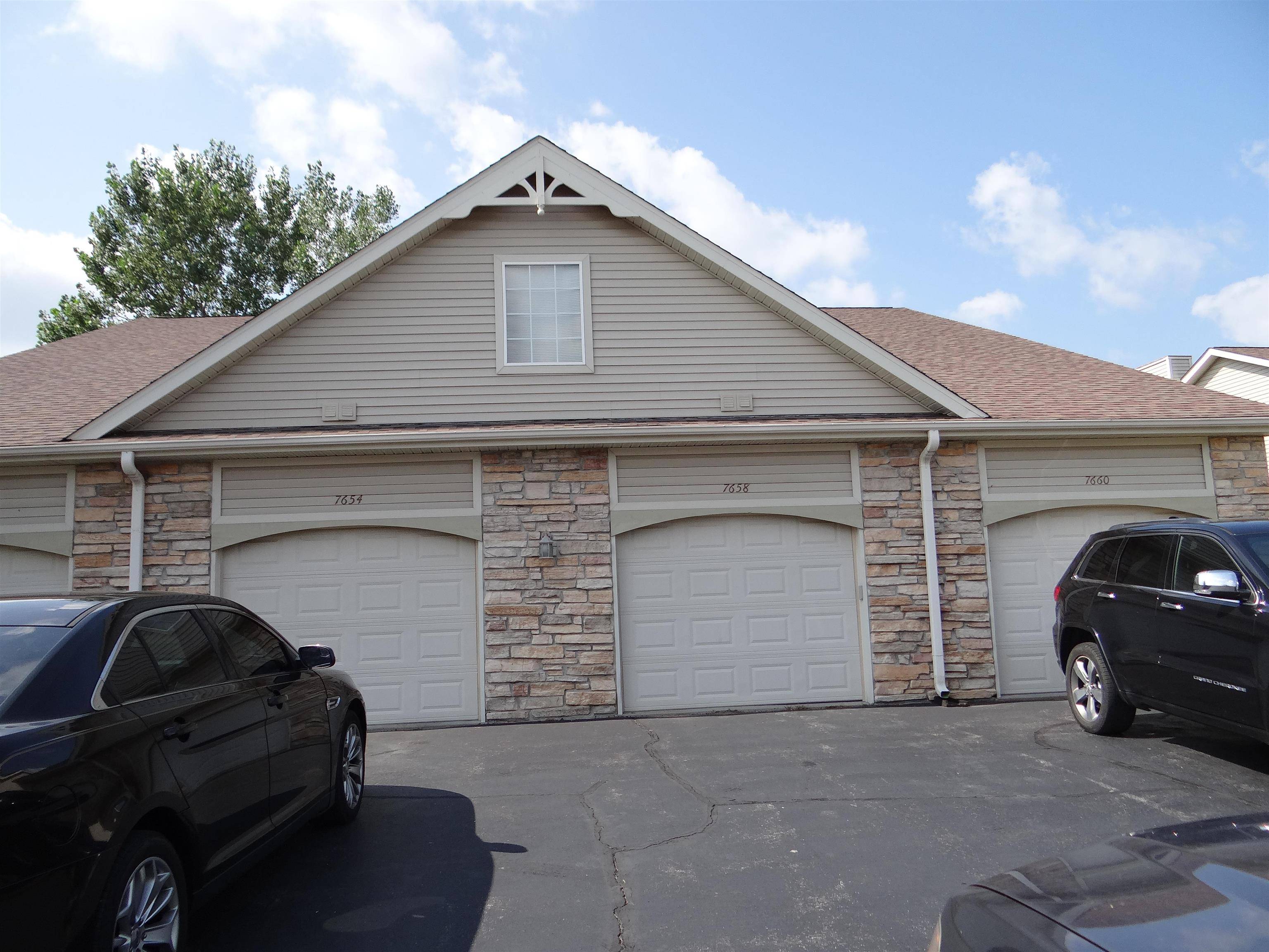 Rockford, IL 61114,7658 Creek Bend Road