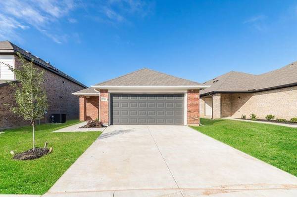 3703 Job Drive, Ennis, TX 75119