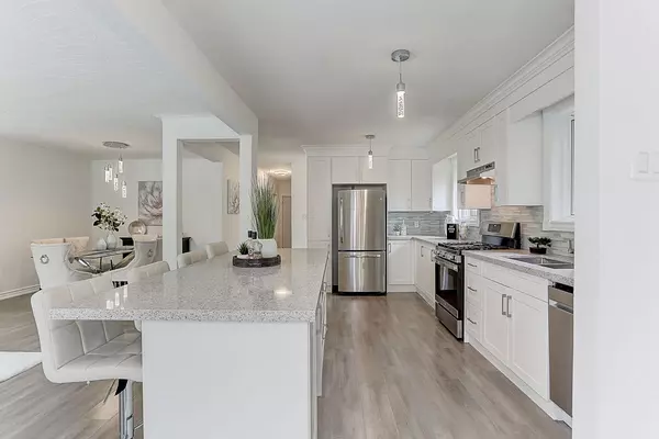 Mississauga, ON L5C 2E5,3381 Kelowna CT