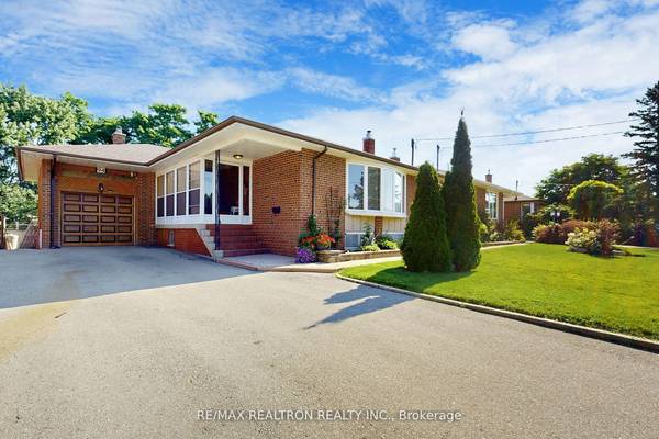 94 Camborne AVE, Toronto W05, ON M3M 2R4