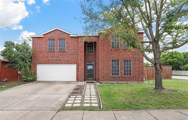 818 Dunkirk Lane,  Arlington,  TX 76017