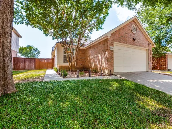 805 Palomino Drive, Euless, TX 76039