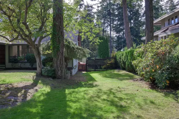 Saanich, BC V8N 5Y8,2755 McColl Pl