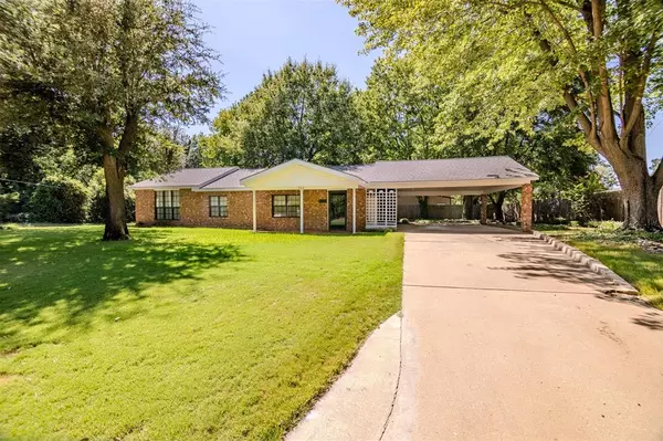 902 N Carr Avenue, Wynnewood, OK 73098