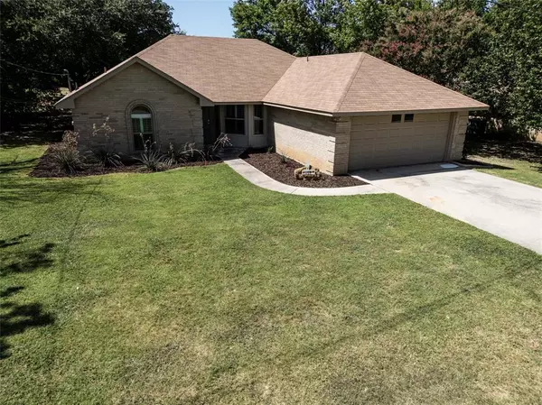 204 Lakeview Drive, Runaway Bay, TX 76426