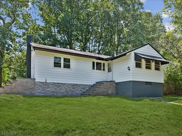 17 Tufts Trl, Hopatcong Boro, NJ 07843