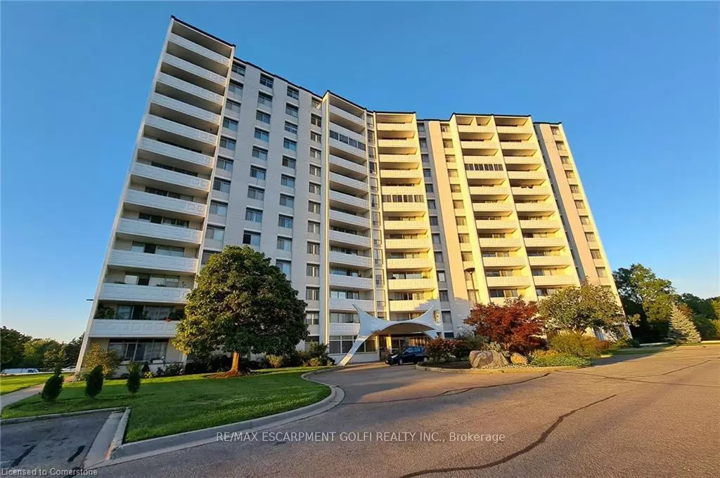 St. Catharines, ON L2T 3G7,15 Towering Heights BLVD #202