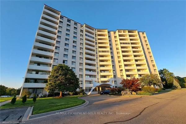 15 Towering Heights BLVD #202, St. Catharines, ON L2T 3G7