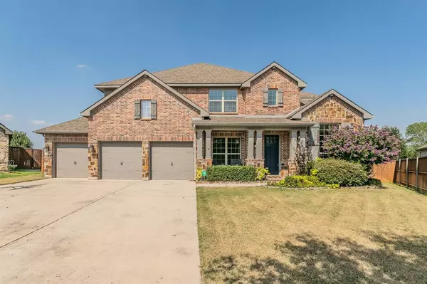 8128 Ash Meadow Drive, Fort Worth, TX 76131