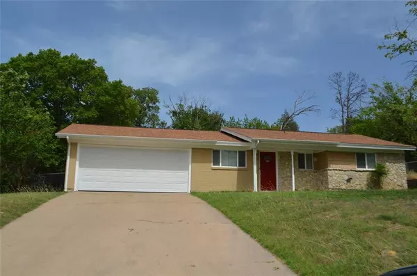 1303 Sloan Street, Weatherford, TX 76086