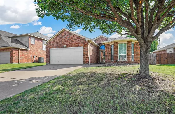 1116 Skylark Drive, Burleson, TX 76028