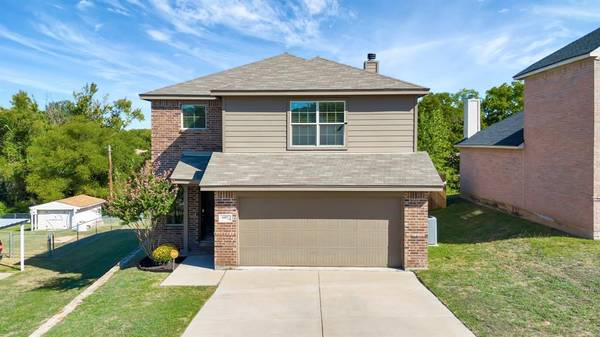 6452 Canyon Trail, Lake Worth, TX 76135