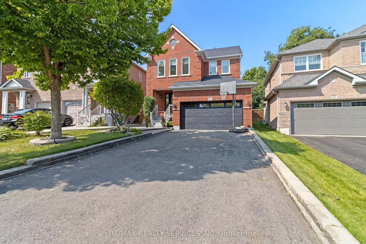 Brampton, ON L6R 2Y6,10 Oak Gardens CT