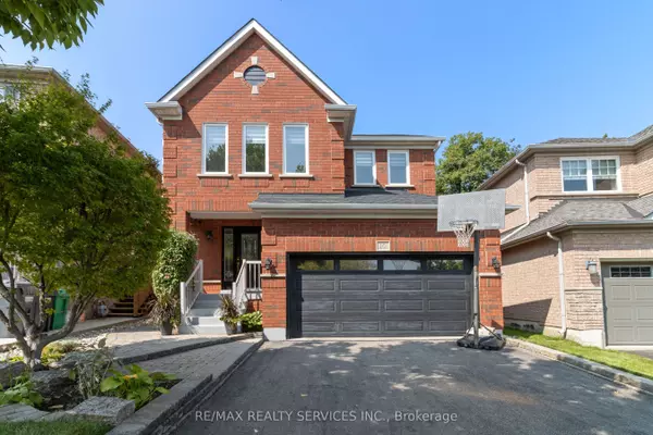 Brampton, ON L6R 2Y6,10 Oak Gardens CT