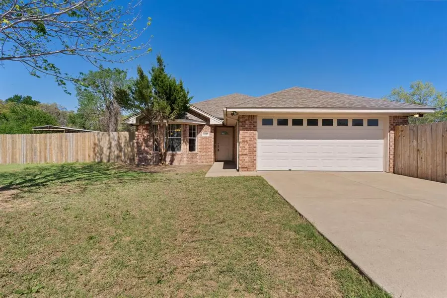 4117 Arrowhead Lane, Granbury, TX 76049