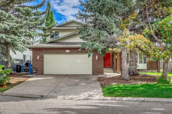 Calgary, AB T2W 3Z1,44 Woodgrove CRES SW