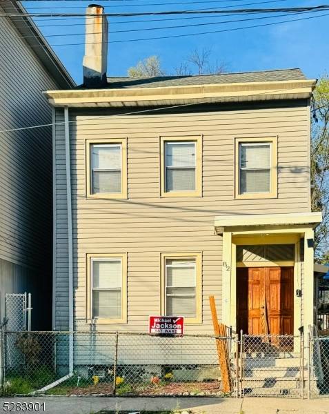 82 Arch St, Paterson City, NJ 07522