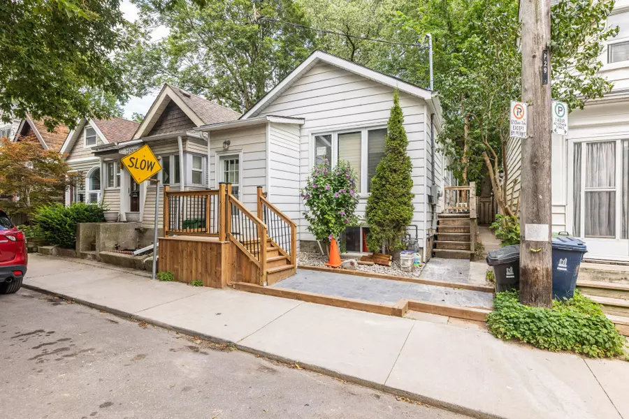 229 Craven RD, Toronto E01, ON M4L 2Z5