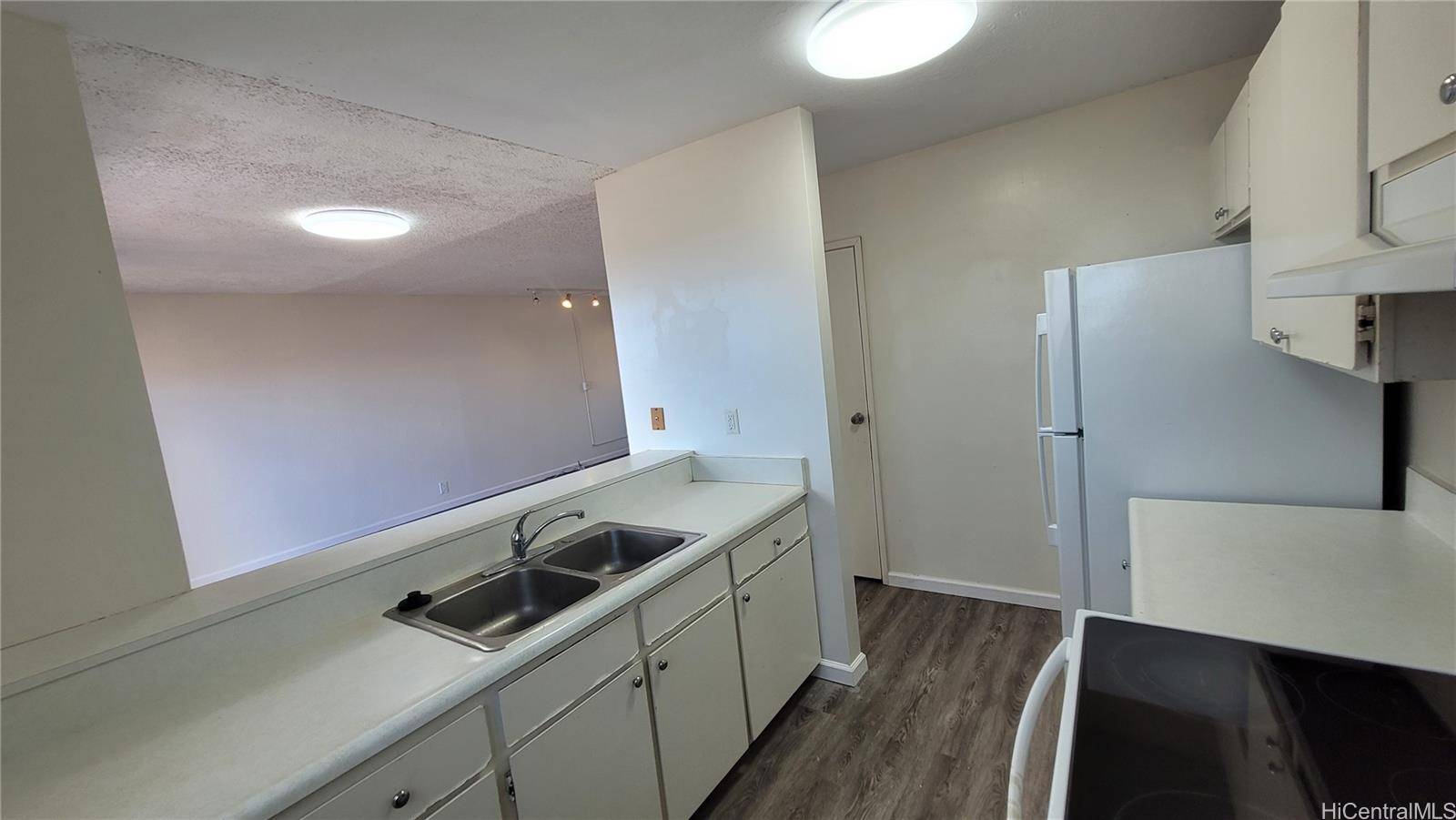 Kapolei, HI 96707,92-923 Welo Street #117