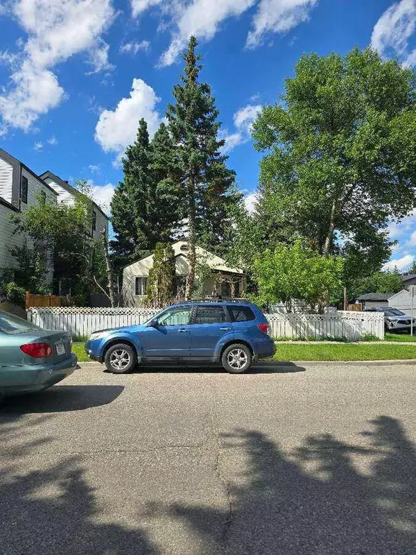 Calgary, AB T2E 1S2,140 21 AVE NE