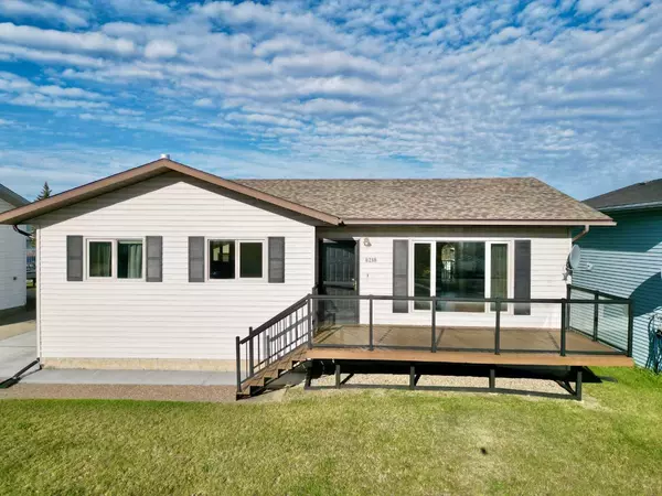 8218 102 AVE, Peace River, AB T8S 1N1