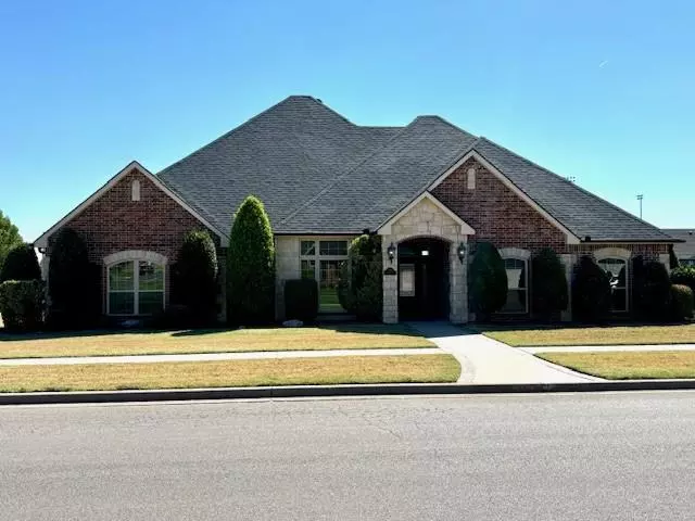 3316 N Fairway Drive, Weatherford, OK 73096