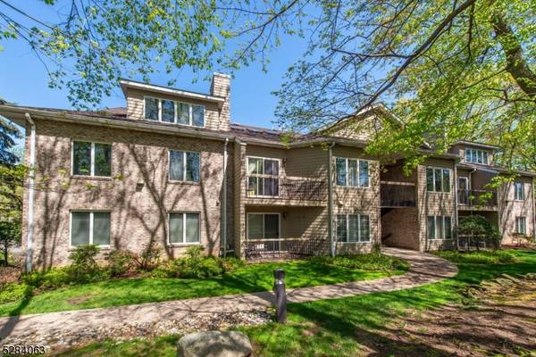 2 Parkside Ter #1B, Woodland Park, NJ 07424