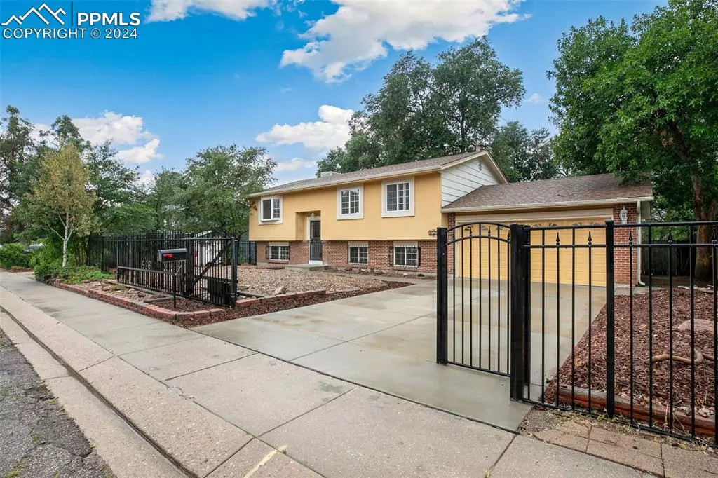 Colorado Springs, CO 80915,1526 Nokomis DR