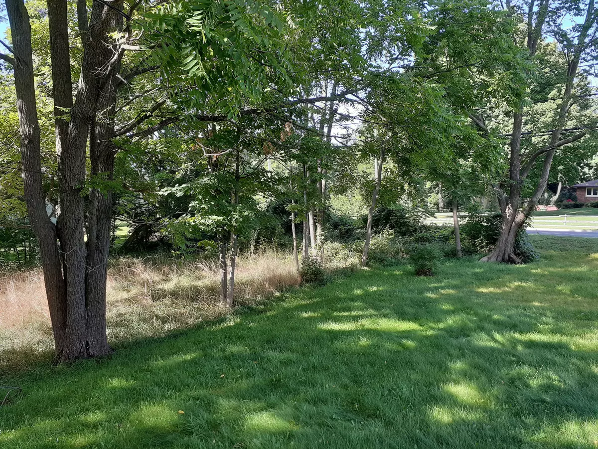 Selwyn, ON K0L 2H0,227 A Queen ST