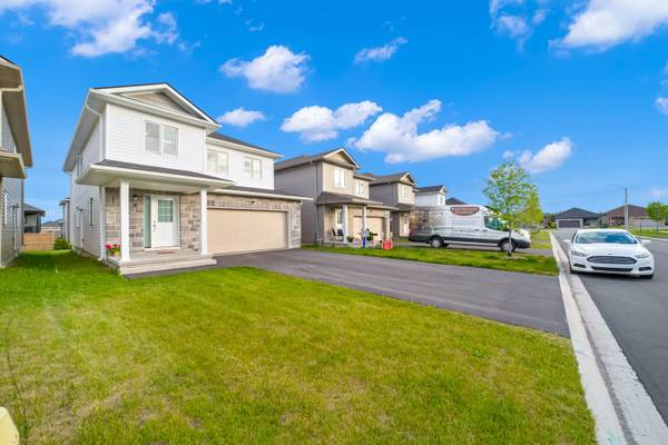 Loyalist, ON K0H 2H0,8 Millcreek DR