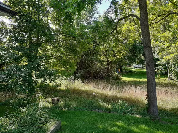 Selwyn, ON K0L 2H0,227 A Queen ST