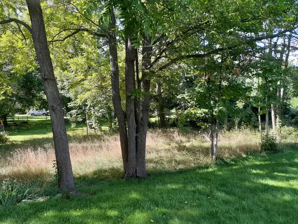 Selwyn, ON K0L 2H0,227 A Queen ST