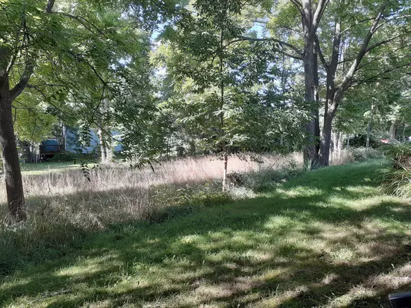 Selwyn, ON K0L 2H0,227 A Queen ST