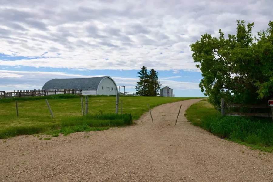 204063 Twp Rd 270, Rural Wheatland County, AB T0J 0Y0