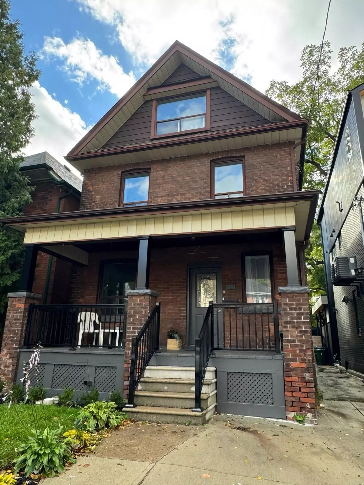 Toronto W02, ON M6P 2X6,422 Clendenan AVE #Main