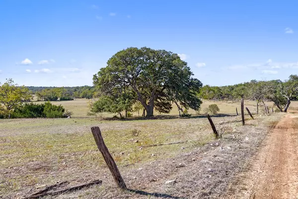 Comfort, TX 78013,4700 -- Grape Creek Rd