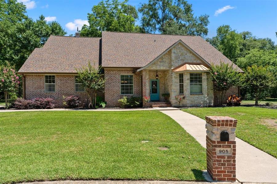 905 Holly  Hill Lane, Mount Pleasant, TX 75455