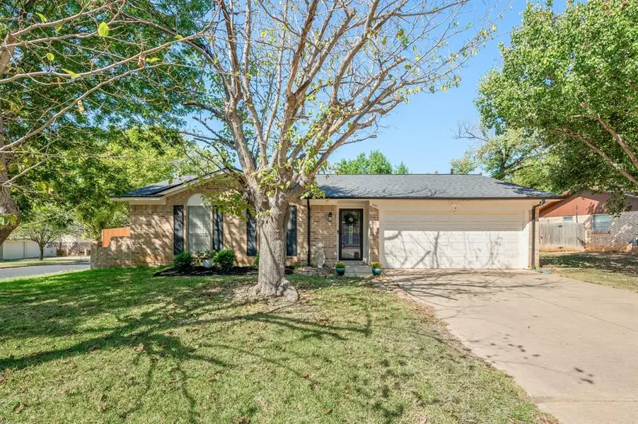 401 Apple Blossom Lane, Hurst, TX 76053