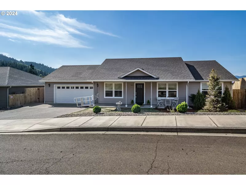 977 FOREST HEIGHTS ST, Sutherlin, OR 97479