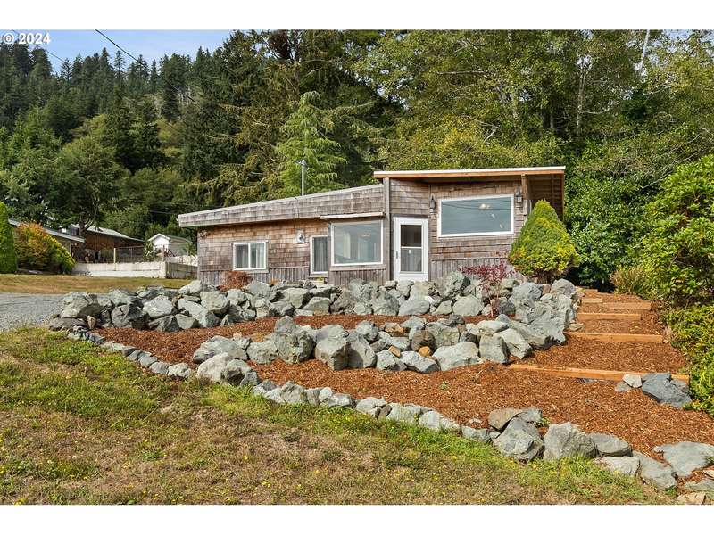 610 EVERGREEN AVE, Garibaldi, OR 97118