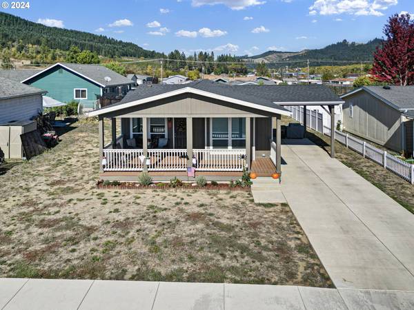 387 E LOCUST CT, Yoncalla, OR 97499