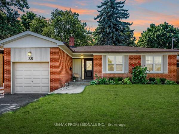 38 Stanwood CRES, Toronto W05, ON M9M 1Z9