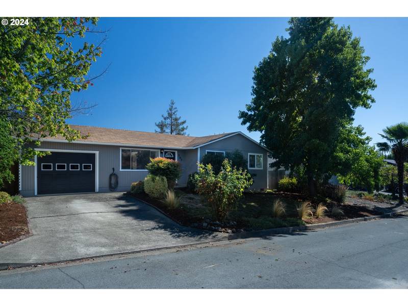 265 CORONA LOOP RD, Roseburg, OR 97471