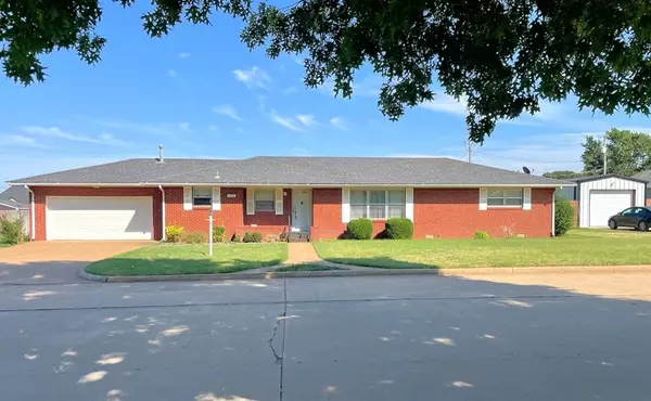 1216 Grandview Drive, Weatherford, OK 73096