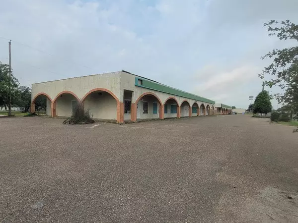 1201 W MARKET ST, Rockport, TX 78382