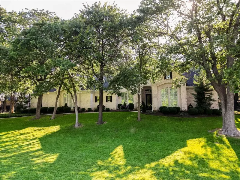 108 Winding Oak Lane N, Burleson, TX 76028